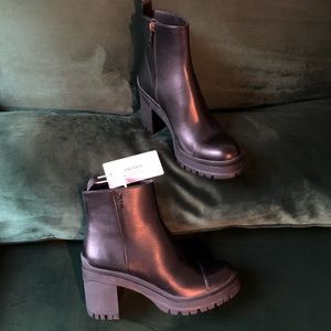 SOLD🚫 {Prada} NEW black leather heeled boots